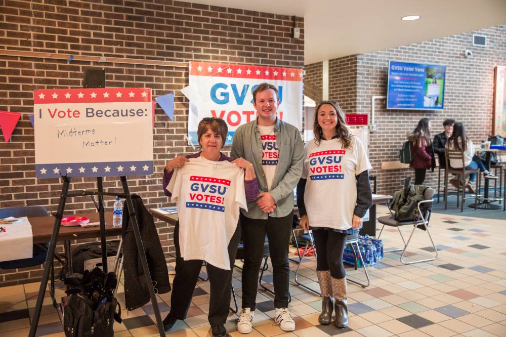 Students and Staff in their GVSU Votes shirts